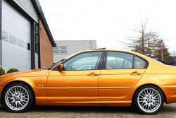 Krásné BMW 3 E46 nemusí stát majlant, kompletně na přání vyrobený sedan s šestiválcem vyjde levněji než základní Fabie