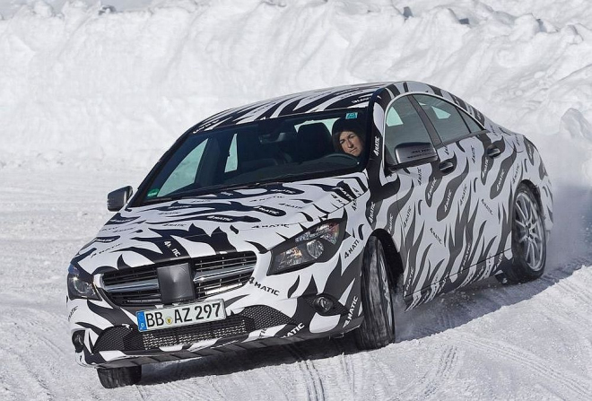 Mercedes CLA 45 AMG 2013: unikla sada oficiálních „špionážních” fotek