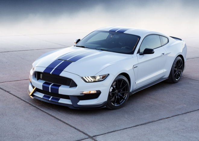 Ford Mustang Shelby GT350: nové fotky a videa amerického siláka ukazují i interiér