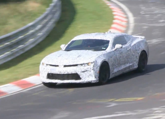 Nový Chevrolet Camaro 2016 už brousí drápy na Nordschleife, odhalí se za rok (video)