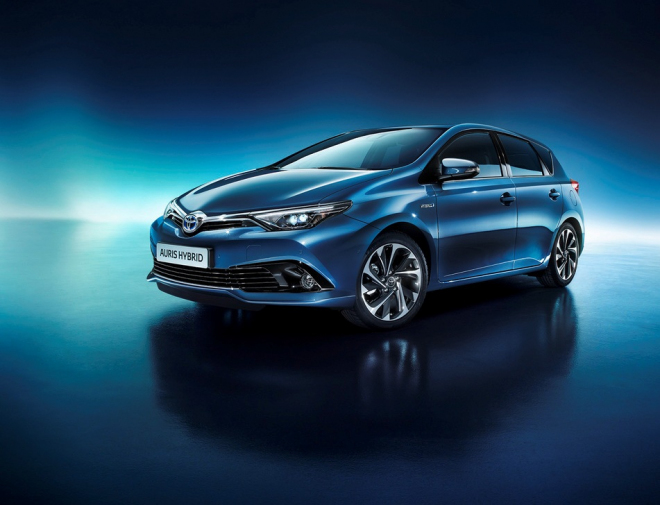 Toyota Auris 2015: facelift odhalil detaily všech motorů, ceny stále chybí