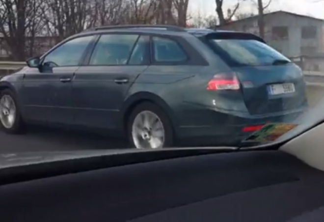 Nová Škoda Superb Combi se odhalí už v červenci, světla bude mít jako liftback (+ video)