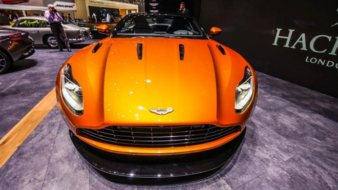 Aston Martin DB11 je tu oficiálně. 608 koní dostal, manuál ne