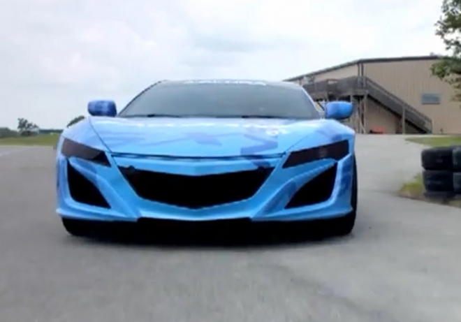 Honda NSX 2015: podívejte se a hlavně si poslechněte, jak zní na okruhu (video)