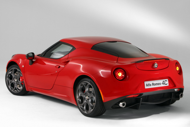 Alfa Romeo 4C Launch Edition: přesné informace a nové fotky vozu v červené