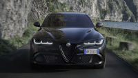 Alfa Romeo se prostě chce zabít. Přechod na elektromobily sice zrušila, nová Giulia ale stejně nebude normální auto