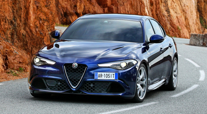 Alfa Romeo Giulia QV na nových fotkách a poprvé v praxi. Jak si vede proti M3?