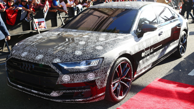 Audi asi zapomnělo novou A8 ve skladu, ukázalo ji celou od pavučin