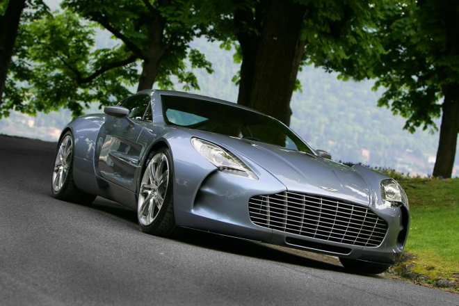 Aston Martin One-77: nové fotografie britského krasavce (+ video)