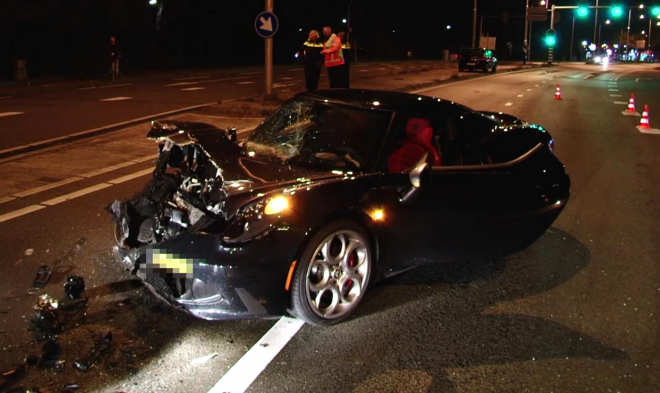 Alfa Romeo 4C v čelním střetu: tvrdý crash test v reálu