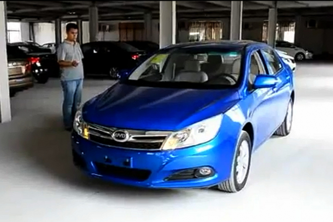 BYD F3 Plus 2012 a jeho dálkové řízení v akci (video)