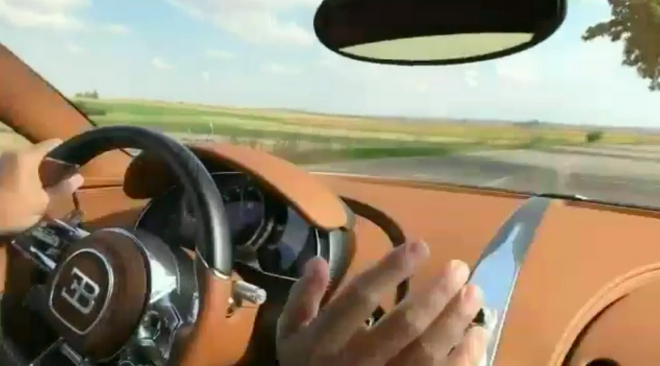 Majitel Bugatti Chiron ukázal vůz v akci. 200 km/h na okresce zvládá jako nic (video)