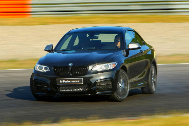 BMW M235i Track Edition si na to, co naznačuje názvem, jen hraje