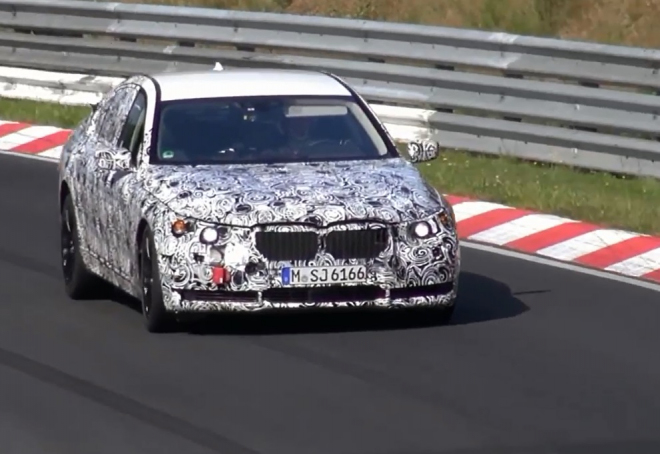 BMW testuje prodlouženou řadu 7 2016 na Ringu, podívejte se i dovnitř (video)