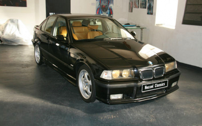 Krásná BMW M3 E36 jsou pořád k mání, vzácný sedan je ale už hodně drahý