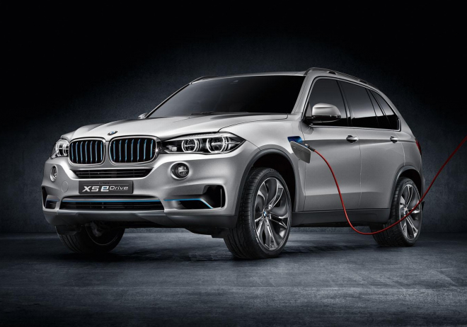 BMW X5 eDrive: hybrid dostal nový vzhled i střívka, spotřebou 3,8 l leda mlží