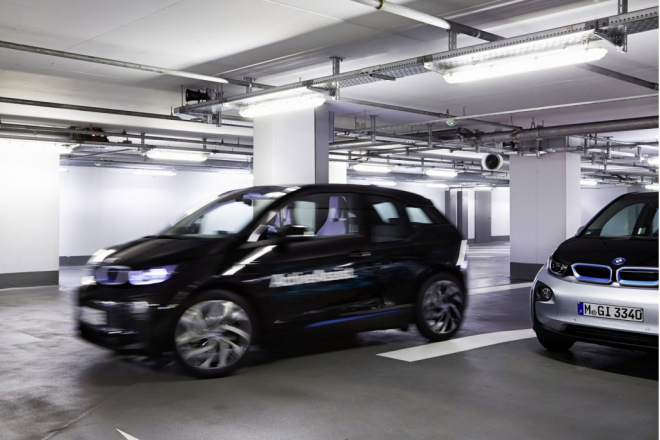 BMW i3 dostalo parkovací autopilot, funguje jako KITT z Knight Ridera