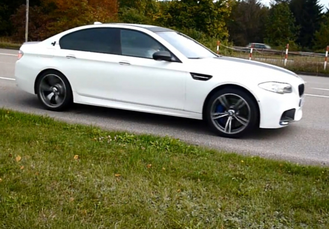 BMW M5 F10 Hartge: podívejte se na zrychlení z 80 na 250 km/h pod 18 sekund (video)