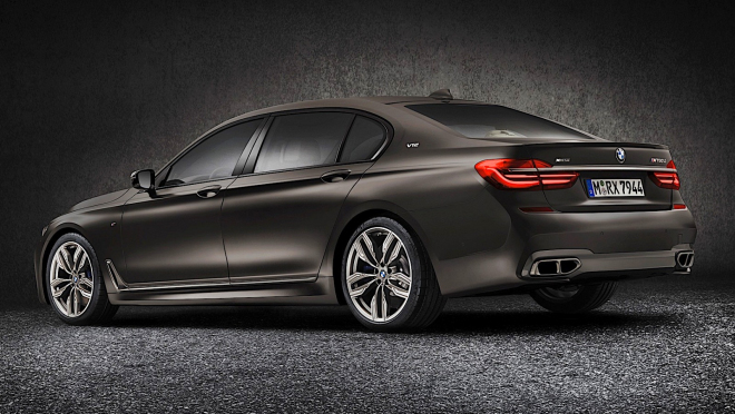 BMW M760Li: ostrá sedma má obří motor 6,6 V12 twin-turbo a „paket sleeper”