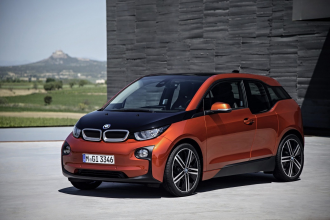 Designový šéf Tesly: BMW i3 je jako kus nábytku z IKEA