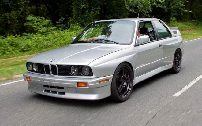 BMW M3 E30 s V10 z M5 je pekelný stroj za pekelnou cenu