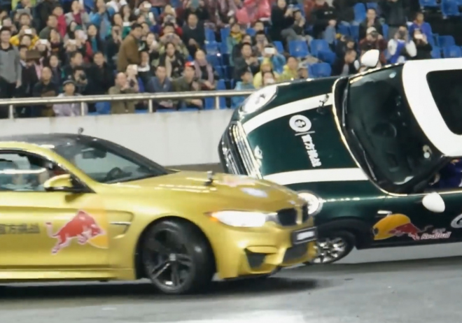 BMW M4 minutu driftovalo okolo Mini jedoucího po dvou, je z toho další rekord (video)