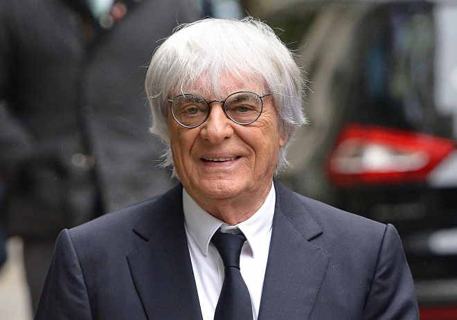 Bernie Ecclestone přestál úplatkářskou aféru, příznačně se z ní vykoupil