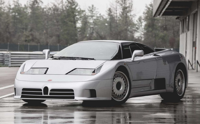 Bugatti EB110 GT řádící na mokrém okruhu je pastva pro oči i uši (video)