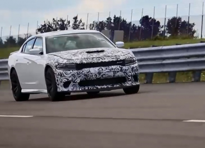 Dodge Charger SRT Hellcat prokázal svou maximálku, zvládl 329 km/h (video)