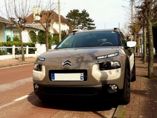 Citroën C4 Cactus na fotkách z ulice: není větší než Peugeot 308