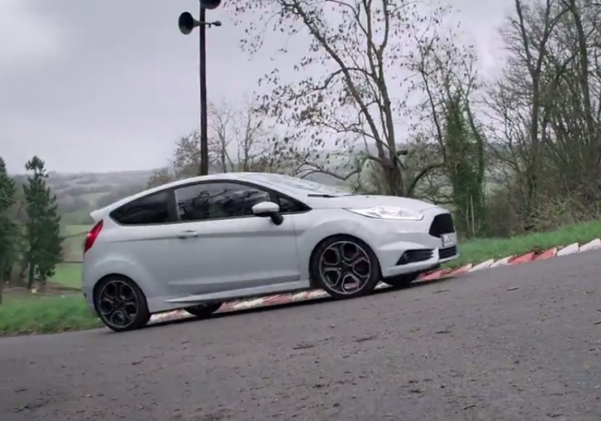 Ford Fiesta ST200 protáhl svých 215 koní, bez stabilizace a trakční kontroly (video)