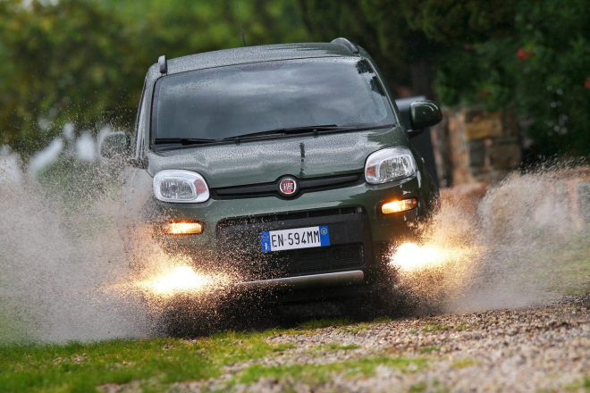 Fiat Panda 4x4 a Trekking 2012: 100 nových fotek a pár videí s terenními Pandami na silnici i mimo ni