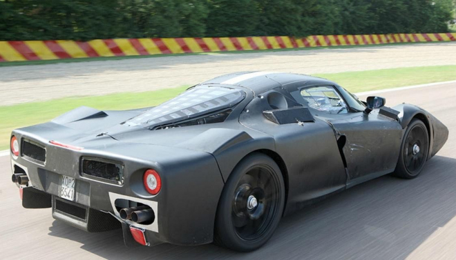 Ferrari F70 2013: podívejte se, jak bere bokem vracečku ve Fioranu (video)