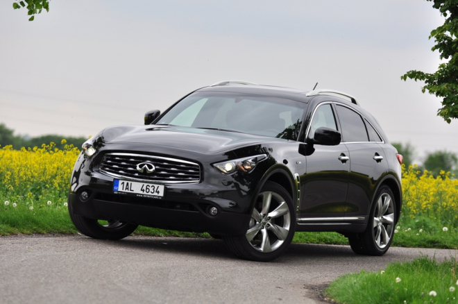 Test Infiniti FX37S: stačí šestiválec?