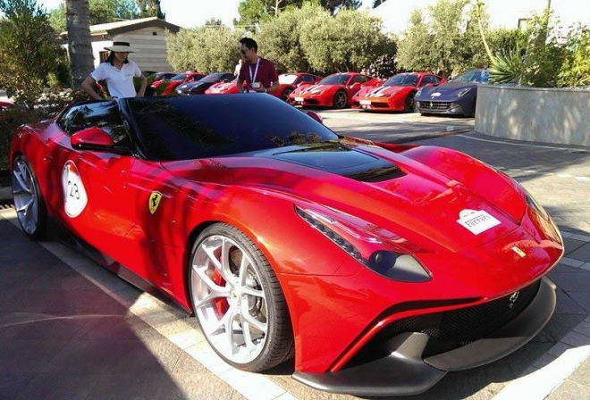 Ferrari F12 TRS již řádí na Sicílii, probudilo snad Etnu? (foto, video)