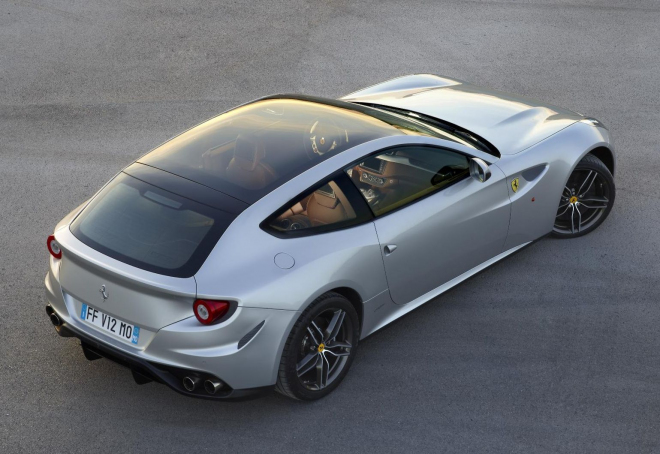 Ferrari FF 2013: čtyřmístné Ferrari bude k mání i s panoramatickou střechou