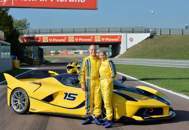 Dostali jste jako dárek Ferrari FXX K? Ne? Pak nejste manželka viceprezidenta Googlu (+ video)