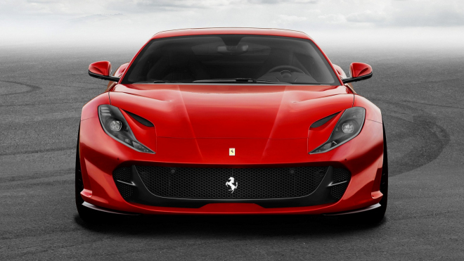 Ferrari 812 Superfast je venku, jako dokonalá rozlučka s atmosférickými V12