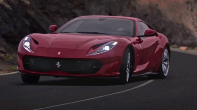 První video Ferrari 812 Superfast mělo být emotivní, ukazuje ale vůbec reálné auto?