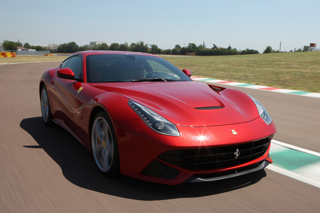 Ferrari F12 Berlinetta: pár nových fotek z Fiorana a okolí