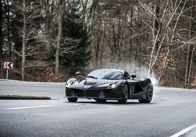 Ferrari LaFerrari řádí na Severní smyčce, i bokem napřed (videa, doplněno)