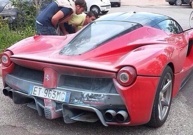 Ferrari LaFerrari se vzňalo za jízdy, čeká nás série požárů jako u GT3? (video)