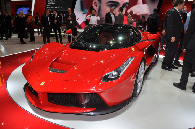 O víkendu si můžete koupit poslední nové LaFerrari, pod 100 milionů nepůjde