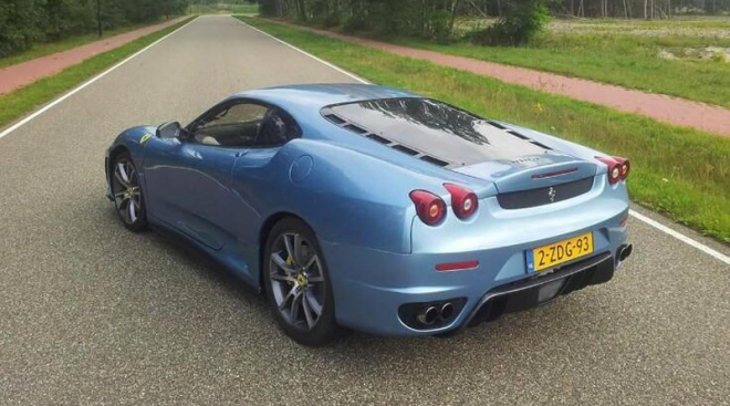 Tohle je nejlevnější Ferrari F430 na prodej. Stojí jako Octavie, má jen jednu vadu