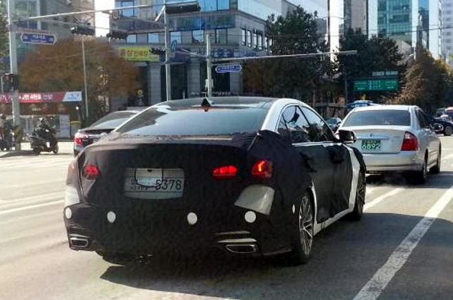 Hyundai Genesis 2014: úplně nový sedan přistižen v Koreji, míří ještě výš