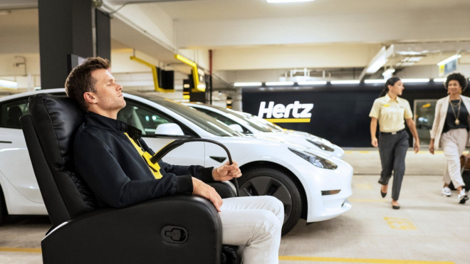 Hertz po fiasku přestal kupovat nové elektromobily a bere zase víc spalováků, realitu překrucuje