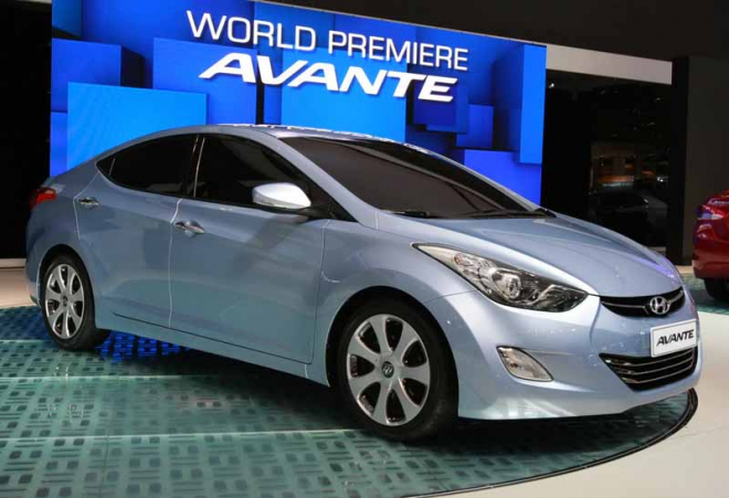 Hyundai Elantra 2011: elegantní linie v duchu Sonaty (první foto a info)