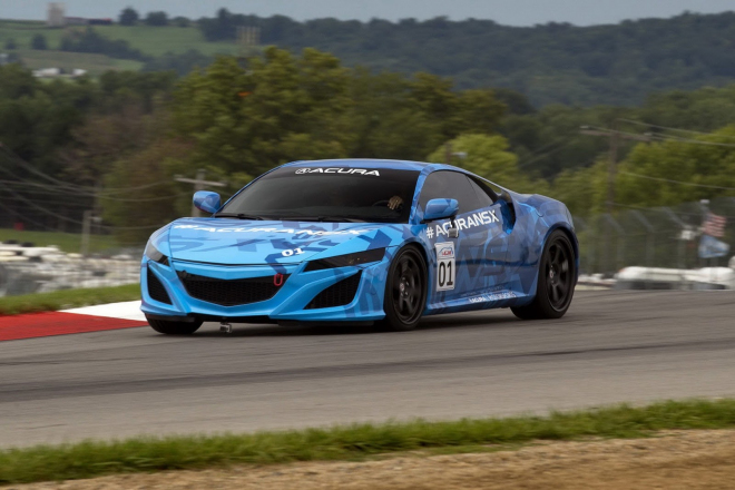 Honda NSX 2015: šmoulový prototyp v akci již na celém okruhu Mid-Ohio