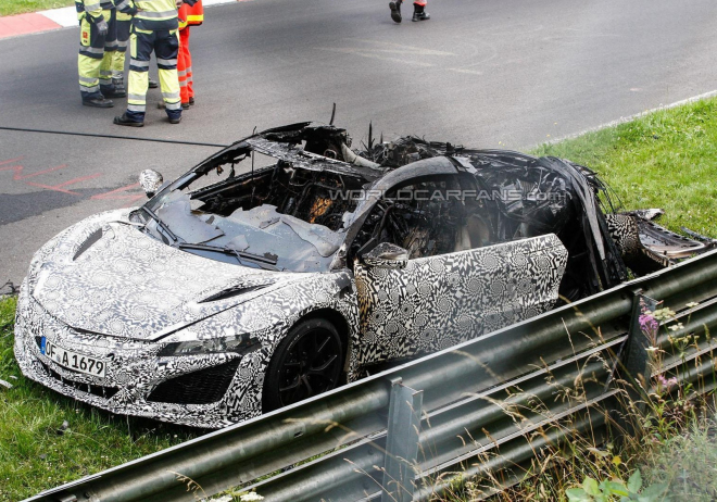 Tak a je po NSX. Prototyp se z Nordschleife nevrátí, shořel do základů (foto, doplněno)