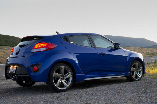 Hyundai Veloster Turbo na nových fotkách konečně ve vícero barvách